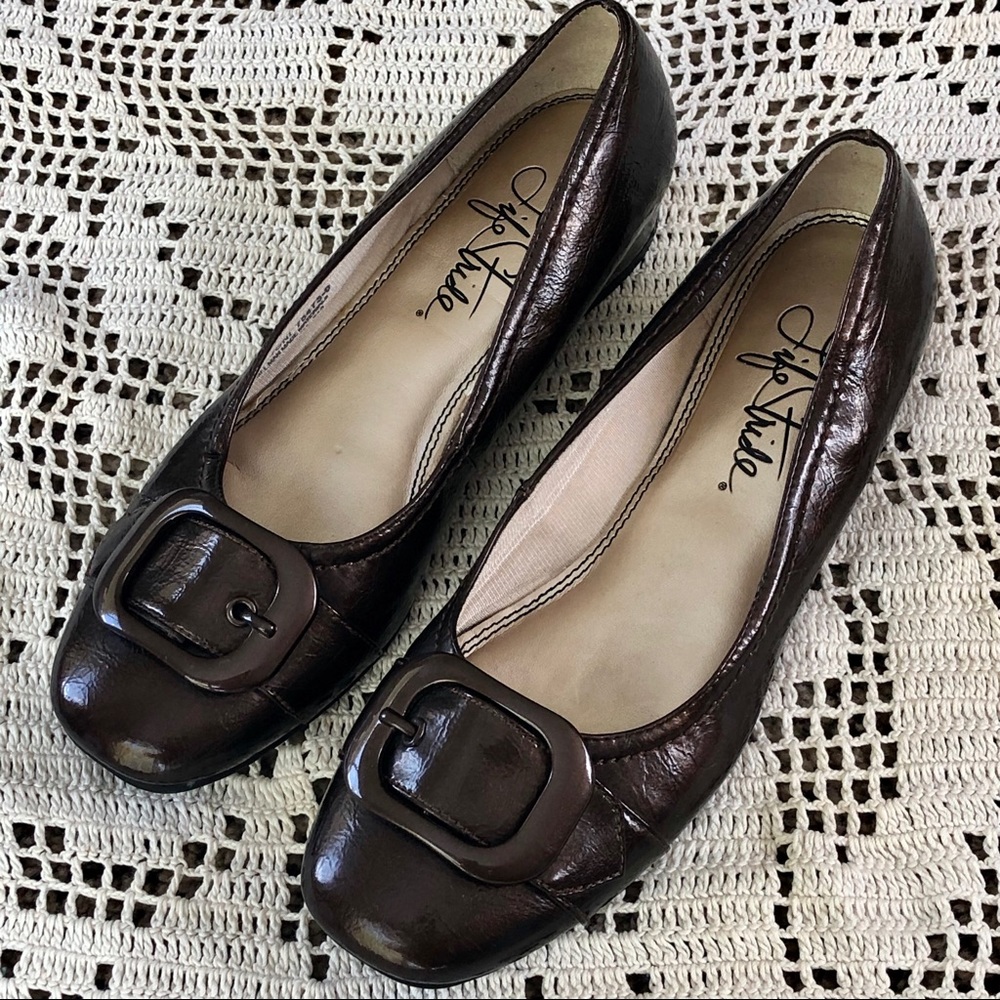 Life Stride Brown Low Slip On Heels Sz 7